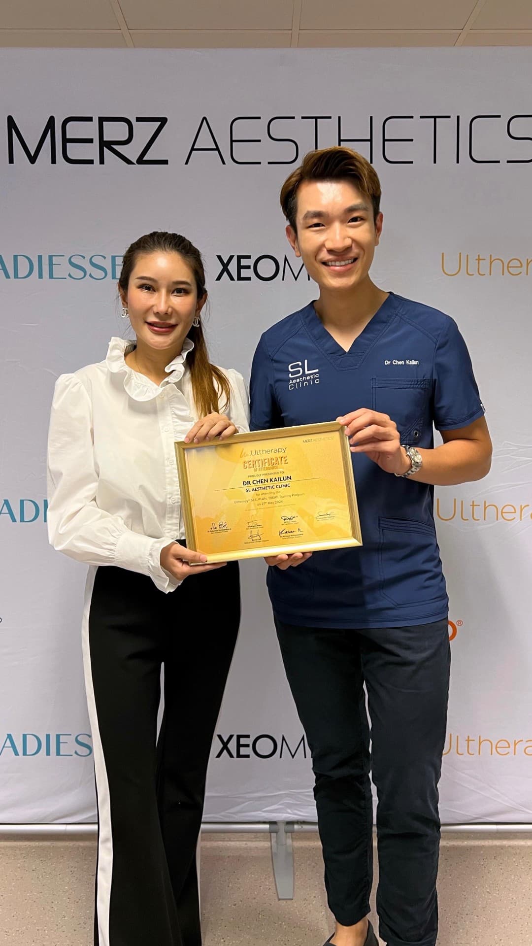 Dr. Chen Kailun Getting a Ultherapy Certificate